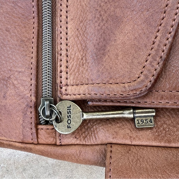 Women's Tan Leather Tote Shoulder Bag - Picture 11 of 12